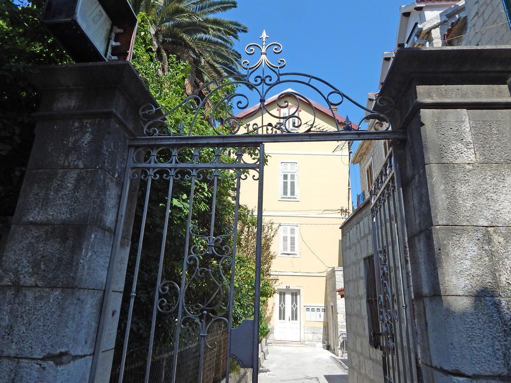 Apartments Moni Split Exterior photo